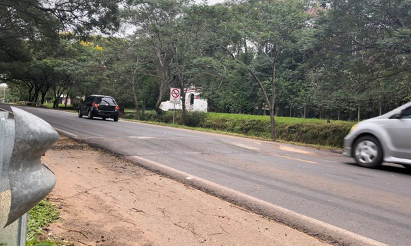 Lomadas sin señalización genera peligro y accidentes en salida Norte de Coronel Oviedo - OviedoPress