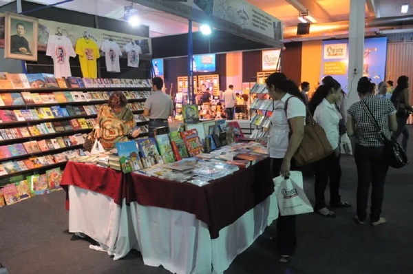 Inicio de semana con conversatorio entre jóvenes escritores de México y Paraguay en la feria del libro