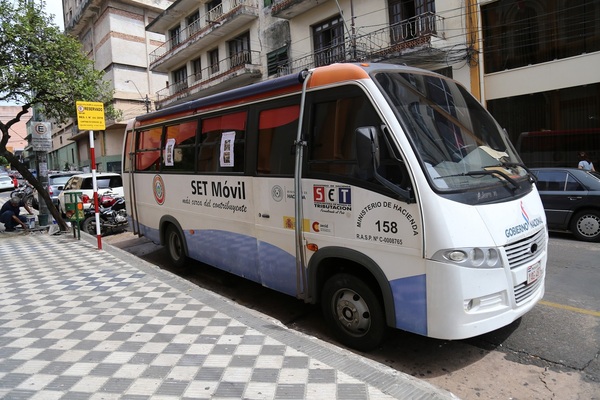 Servicios tributarios gratuitos del PAC Móvil se instalan en Caazapá e Itapúa