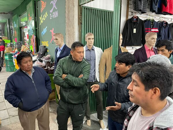Diario HOY | Director de Mercado 4 pide disculpas a comunidad boliviana