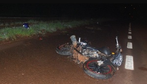 Encontró a un hombre tirado en el pavimento, quiso ayudarle y fue asaltado