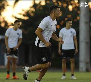 Crónica / El primer refuerzo de Olimpia ya está en el país