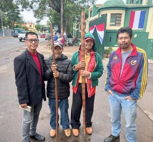 Comunidad aché denuncia invasión campesina en Canindeyú - Nacionales - ABC Color