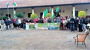 Campesinos ponen en aprieto a gobernador de Paraguarí al exigir asistencia para cultivar en sus fincas - Política - ABC Color