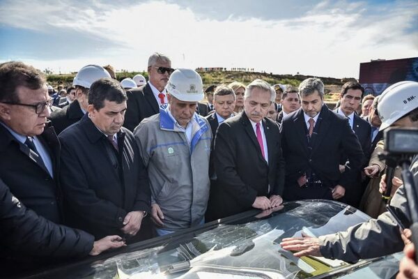 Mario Abdo y Alberto Fernández verificaron obras de la maquinización de Aña Cuá