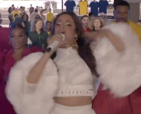 Camila Cabello, furiosa con los hinchas en la Champion League - SNT