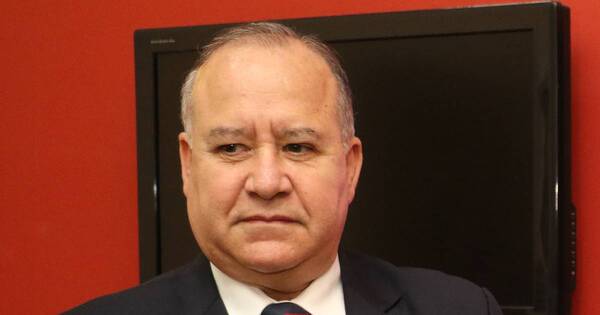 La Nación / Informe de Seprelad “se basa en la presentación ‘payasesca’ del exministro Giuzzio”, afirma Filártiga