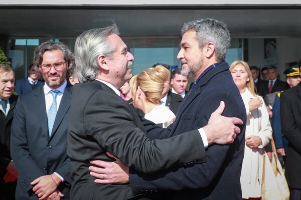 Presidente argentino prometió habilitar nuevamente paso fronterizo en la represa de Yacyretá - El Trueno