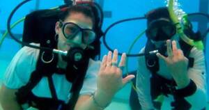 La Nación / Una pareja decidió casarse bajo el agua