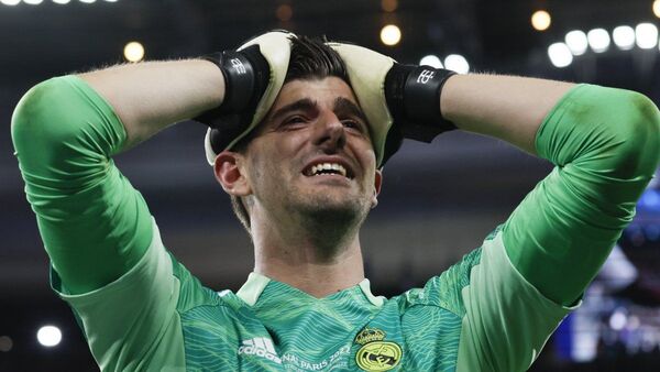 La placa de Courtois, arrancada del Paseo de las Leyendas