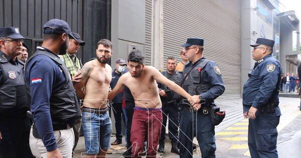 La Nación / Imputan a asaltantes de edificio céntrico de Ciudad del Este