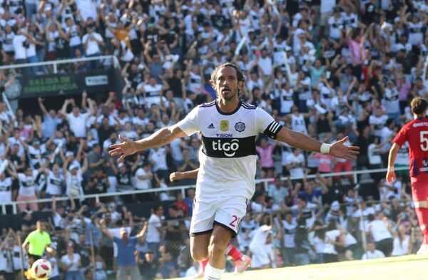 Olimpia se adueña del superclásico con un Roque intratable