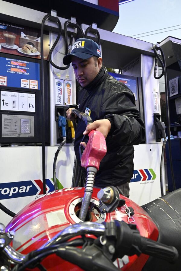 Emblemas privados buscan recuperar “la baja” aplicada para equipararse a Petropar - Economía - ABC Color