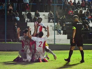 Triunfo de Colegiales en el Tapiracuái - APF