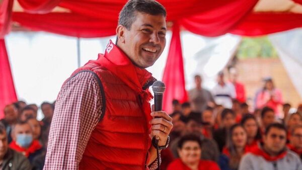 Santiago Peña acusa a Velázquez de "usar instituciones"