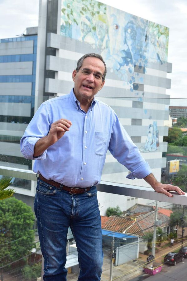 Martin Burt y Gral. (SR) Carlos Jara presentan precandidaturas presidenciales para el 2023 - Política - ABC Color