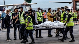 Nepal: rescatan cuerpos de 22 personas fallecidas en accidente aéreo | 1000 Noticias