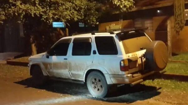 Policía halla camioneta utilizada por pareja que tendría a niñas alemanas 