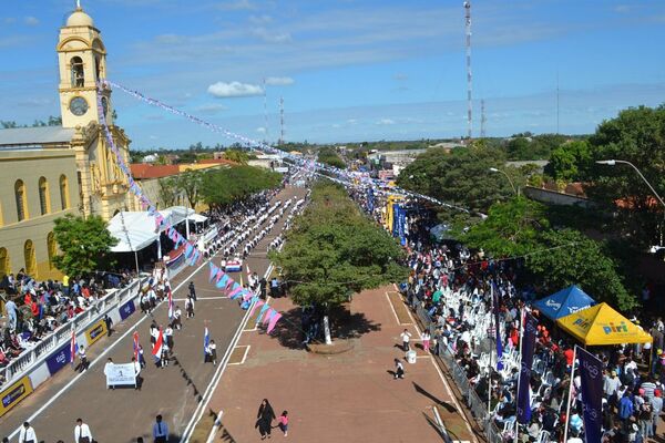 Con su tradicional desfile cívico – militar Concepción celebra el 249º aniversario de su fundación - Radio Imperio