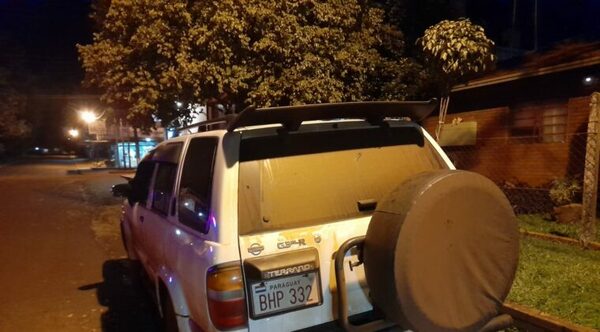 Encuentran vehículo de alemanes buscados, en Itapúa