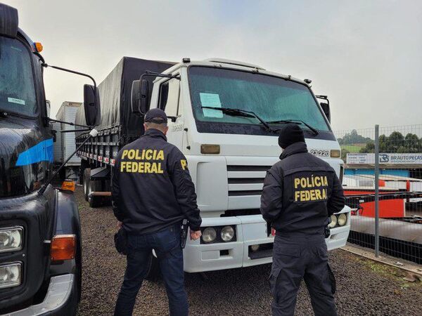 Policía brasileña incauta camiones utilizados para contrabando de cigarrillos paraguayos - Policiales - ABC Color