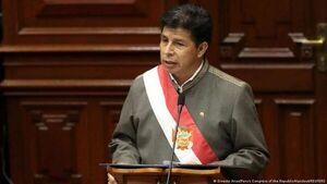 Presidente de Perú denuncia persecución en su contra