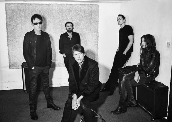 She Still Leads Me On: Suede regresa con más britpop