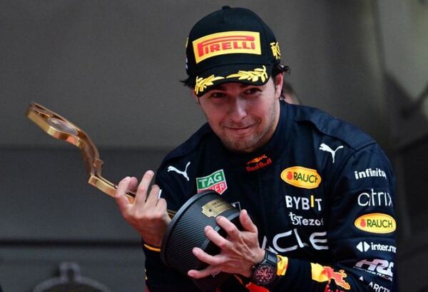 Checo Pérez firma un nuevo contrato con Red Bull