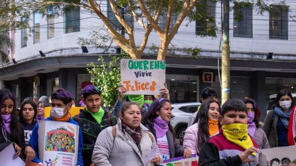 Niños y adolescentes marcharon en Asunción contra el abuso infantil