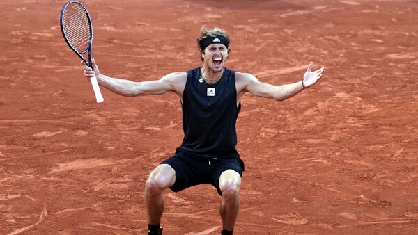 Un brillante Zverev derrota a un gris Alcaraz