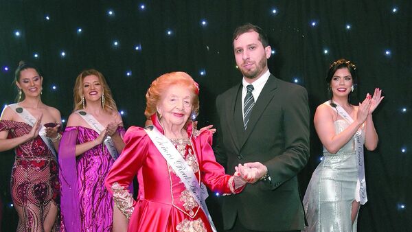 Ña Irene, la miss de 100 años que deslumbró en certamen