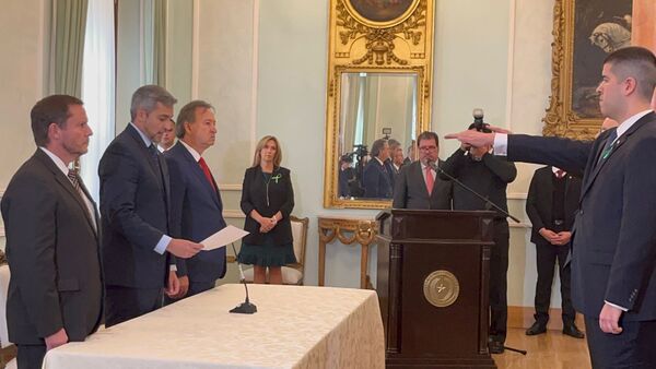 Presidente tomó juramento a dos nuevos embajadores