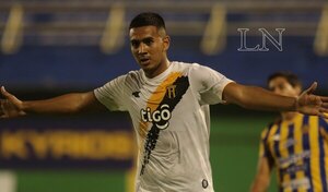 Versus / Roberto Fernández interesa a un equipo del fútbol argentino - PARAGUAYPE.COM