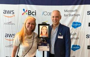 ¡Paraguaya asistió a evento en Miami a través de un robot!