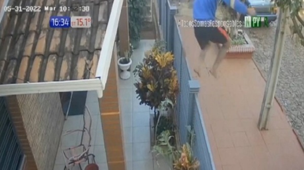 El ladrón spider: Trepó varias casas huyendo de la policía - PARAGUAYPE.COM