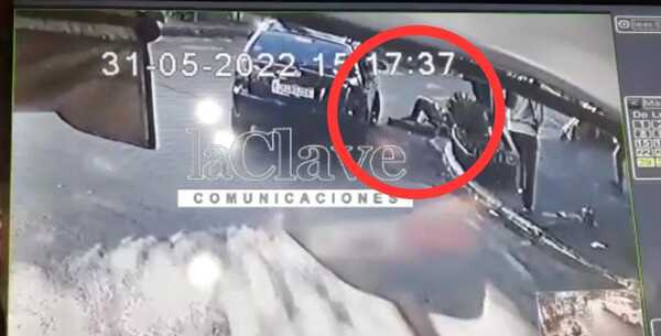 Vehículo choca a un policía en el microcentro de CDE - La Clave