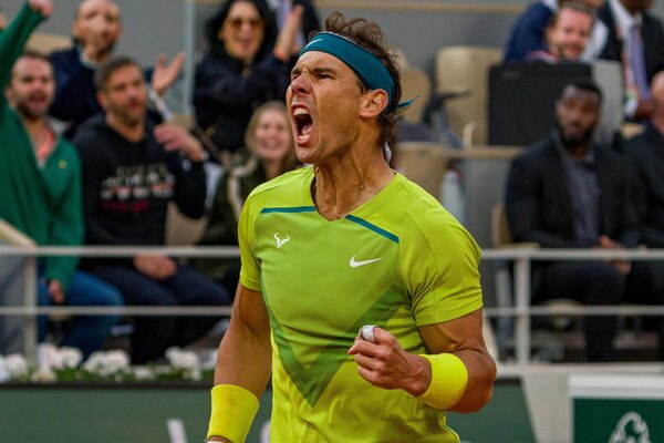 En una épica batalla, Nadal derrota a Djokovic y va a semifinales de Roland Garros