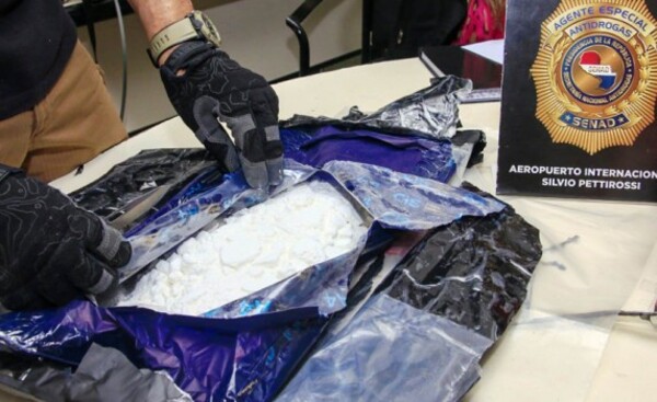 Detectan cocaína y marihuana mediante controles en aeropuerto