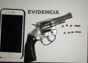 Menor de 15 años fue detenido con un revólver cargado y pasamontañas  - Policiales - ABC Color