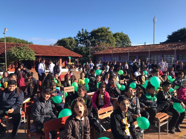 Estudiantes marchan contra el abuso infantil en Arroyo Pora