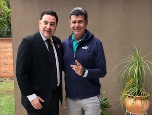Exsenador colorado se acerca a Efraín Alegre y habla de un "nuevo modelo de país" · Radio Monumental 1080 AM