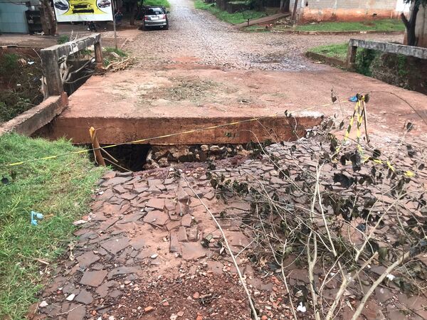 Vecinos exigen la reparación de un puente en el barrio San Roque - La Clave