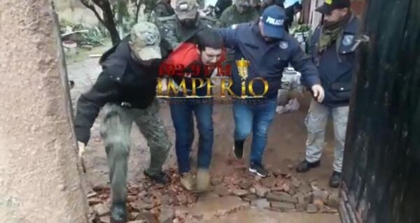 Un detenido e incautación de evidencias en allanamiento de Antinárcoticos en el barrio Guaraní - Radio Imperio