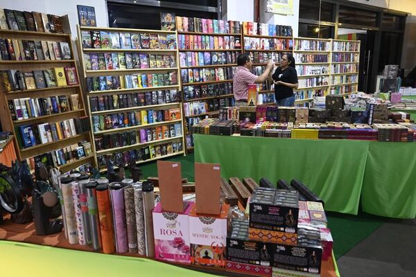 Masiva concurrencia en la Feria Internacional del Libro - El Independiente