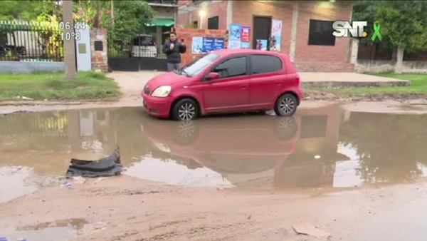 Cloaca inunda las calles en Puerto Botánico - SNT