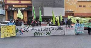 La Nación / Docentes se movilizan frente al MEC por varios reclamos