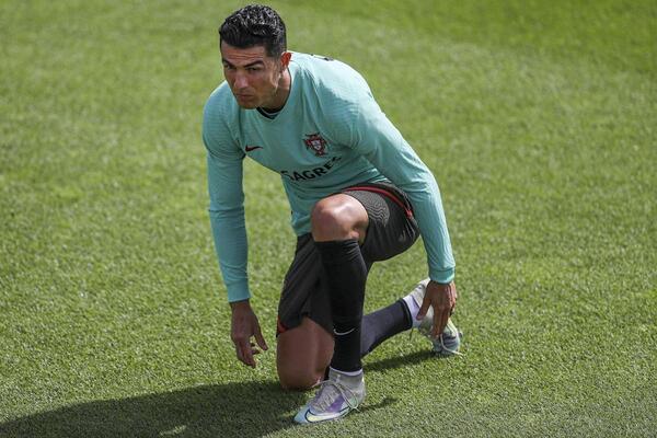 Ronaldo distendido en último entrenamiento de Portugal - El Independiente