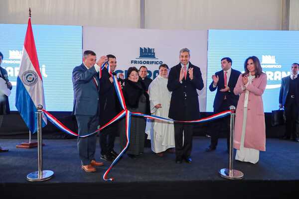 Presidente inaugura planta frigorífica que empleará a unas 600 familias en Limpio - .::Agencia IP::.