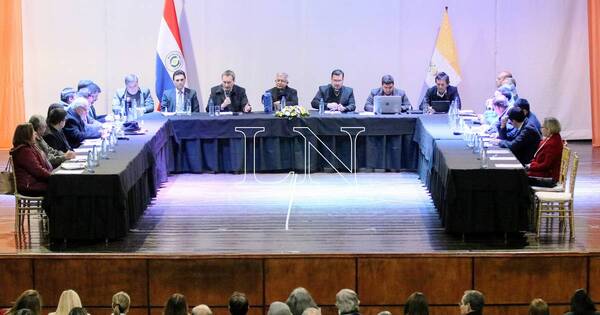 La Nación / Monseñor Adalberto Martínez se reunió con sectores de la sociedad en Fernando de la Mora