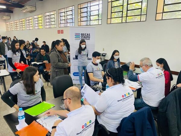 Un total de 2.631 jóvenes ya usufructúan becas universitarias de Itaipu